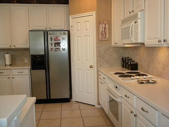 5th image of 15218 Chimney Hill Cir