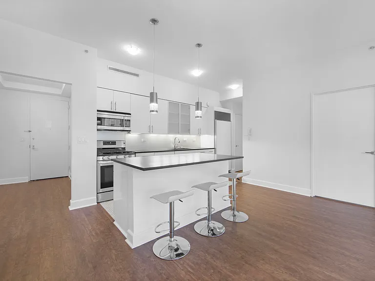 212 E 57th St #3A — Photo 4