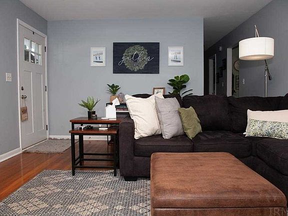 4th image of 7511 Lincoln Ave