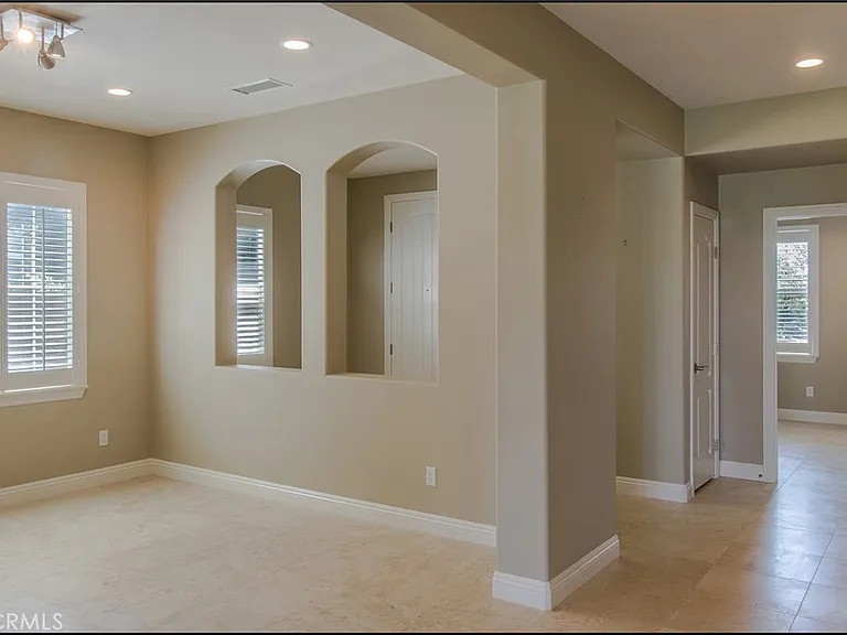 47 Santa Barbara Dr — Photo 5