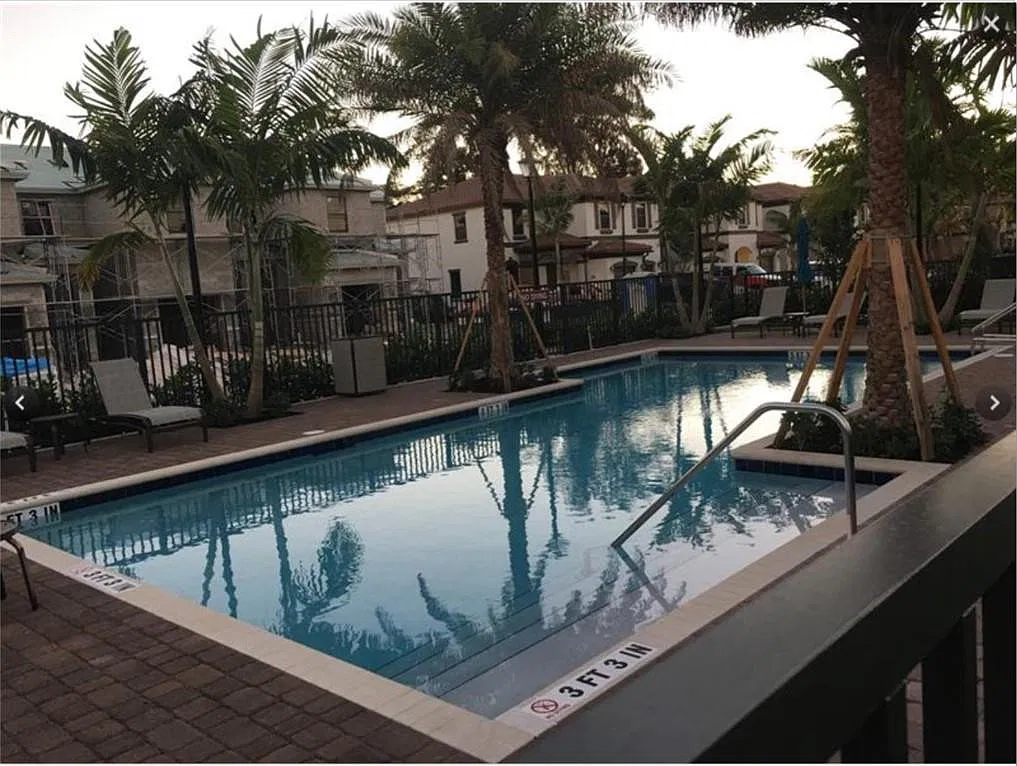 3 bed, 3.0 bath, 1954 sqft, $3,450 — Photo 3