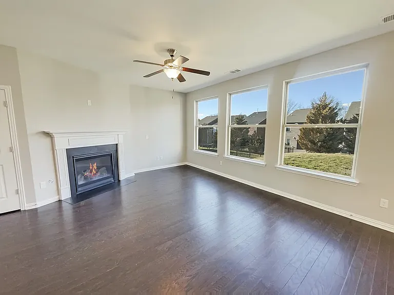 401 Blackthorn Ln — Photo 9