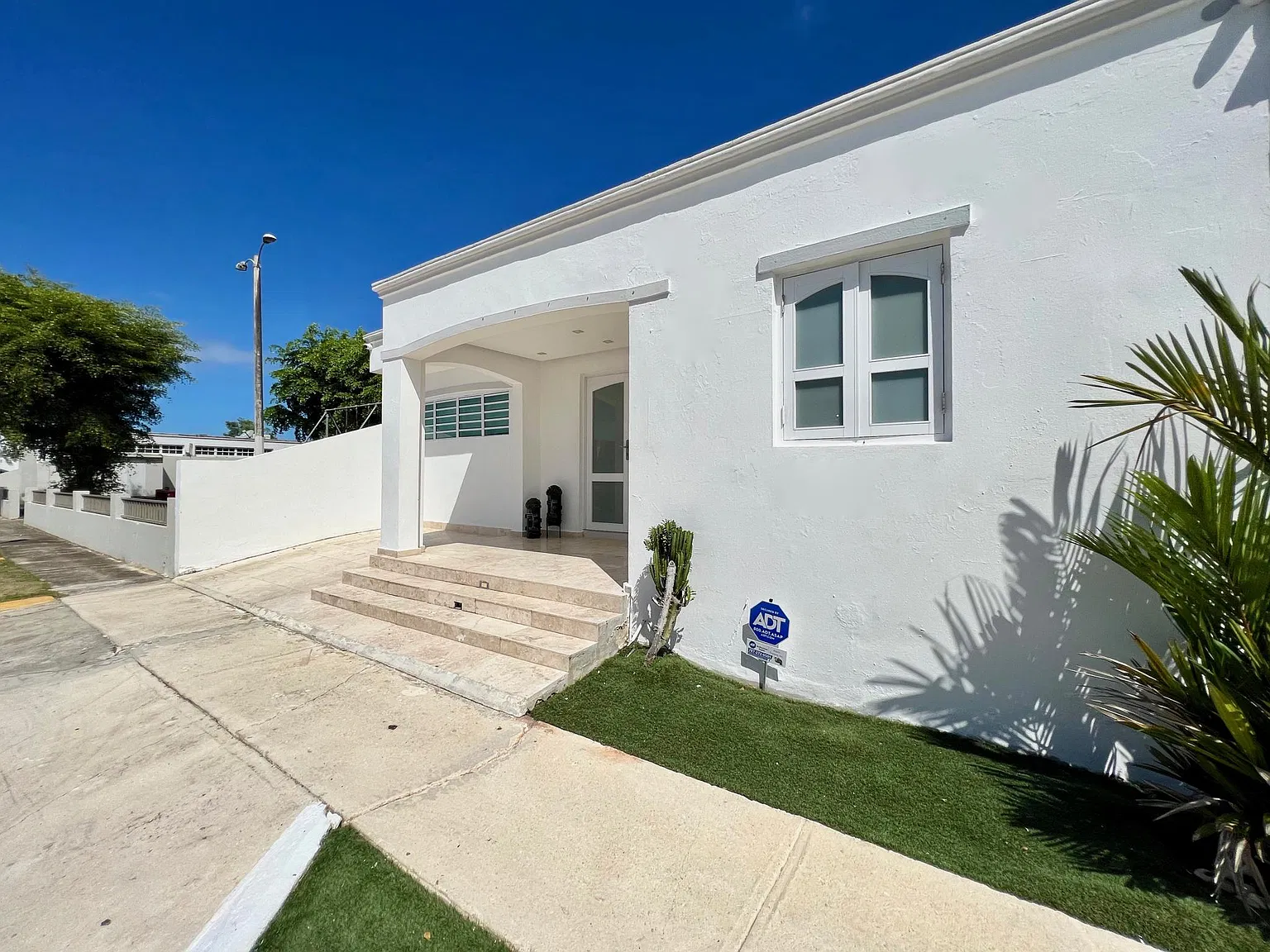 4 bed, 2100 sqft, $3,800 — Photo 3
