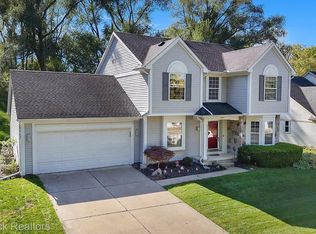 1254 Glenwood Ct, Walled Lake, MI 48390