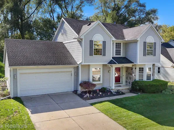 1254 Glenwood Ct, Walled Lake, MI 48390