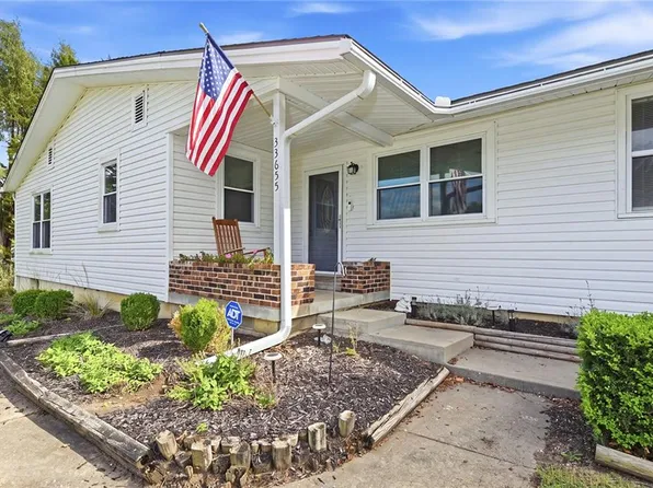 33655 Hillcrest St, De Soto, KS 66018