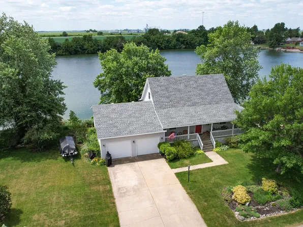 30 Shoreline Dr, Mansfield, IL 61854