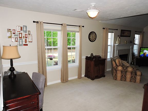 4th image of 1225 Watsonia Dr