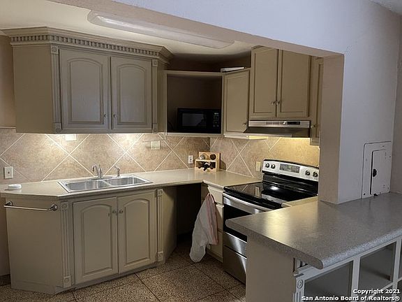 2nd image of 567 Gilbert Ln