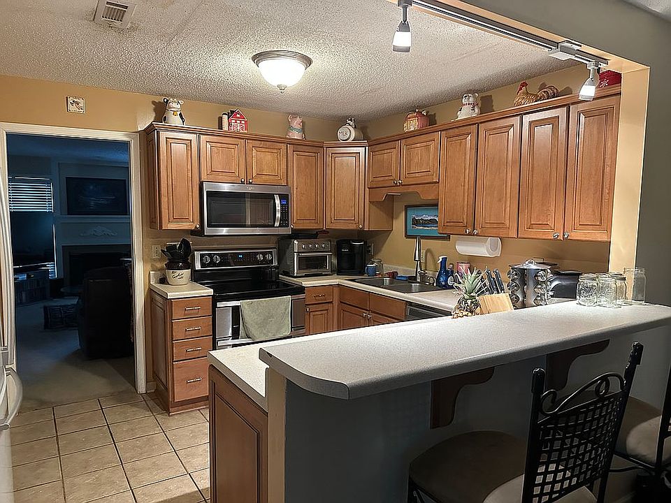 2nd image of 3115 Knob Hill Rd