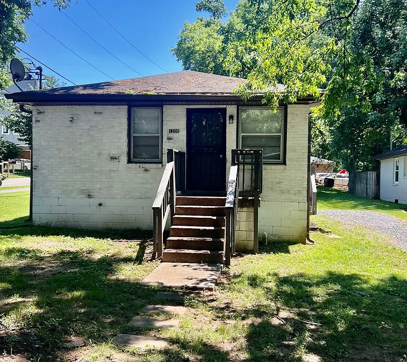 1208 Chester Ave