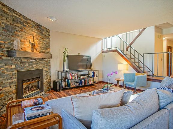 3rd image of 56 Cove Blvd #8