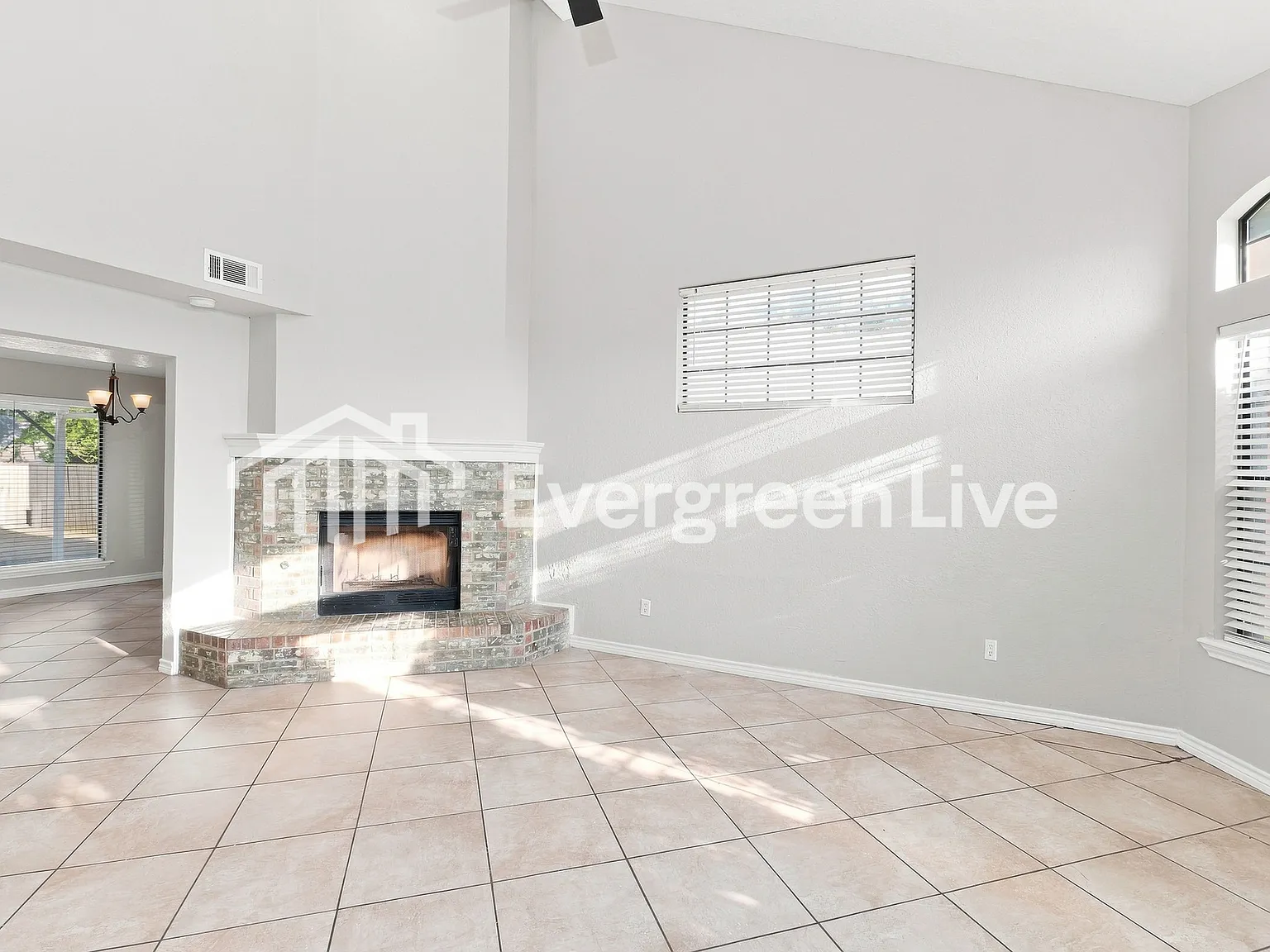 4 bed, 3.5 bath, 1746 sqft, $1,745 — Photo 2