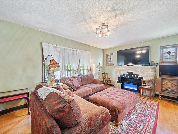 3rd image of 9014 Kathleen Ave