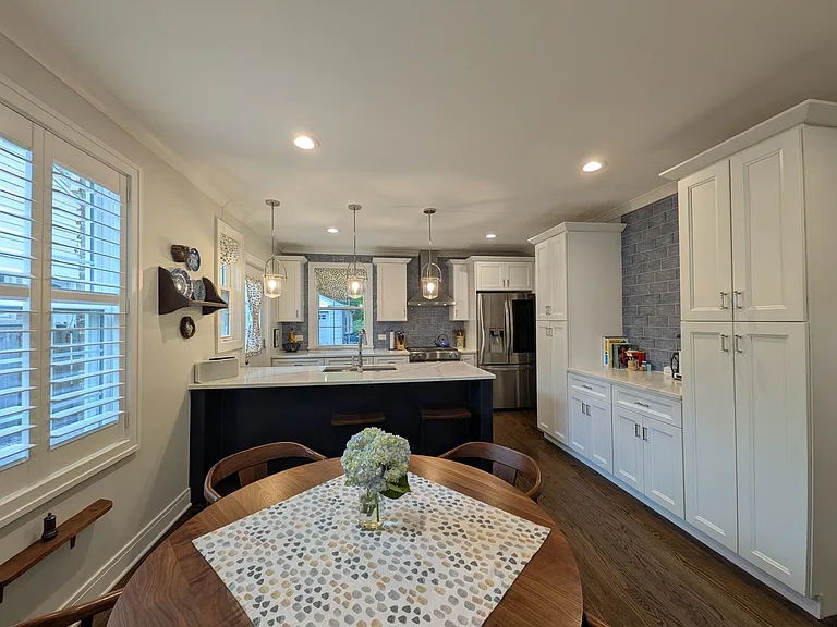 2741 Lincolnwood Dr — Photo 6