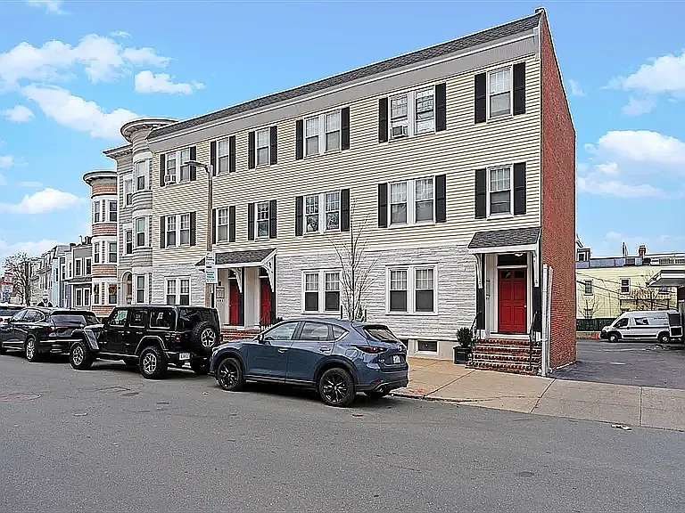 428 E 3rd St #1 — Photo 5