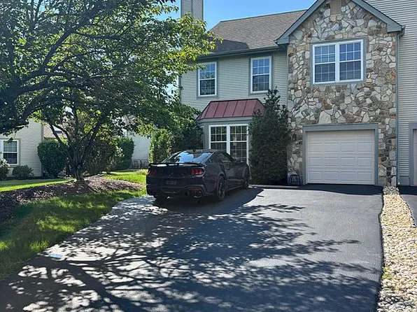 41 Magnolia Dr, Newtown, PA 18940