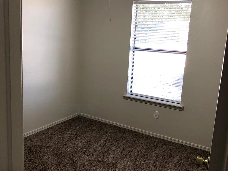 301 W Chantilly Way — Photo 14