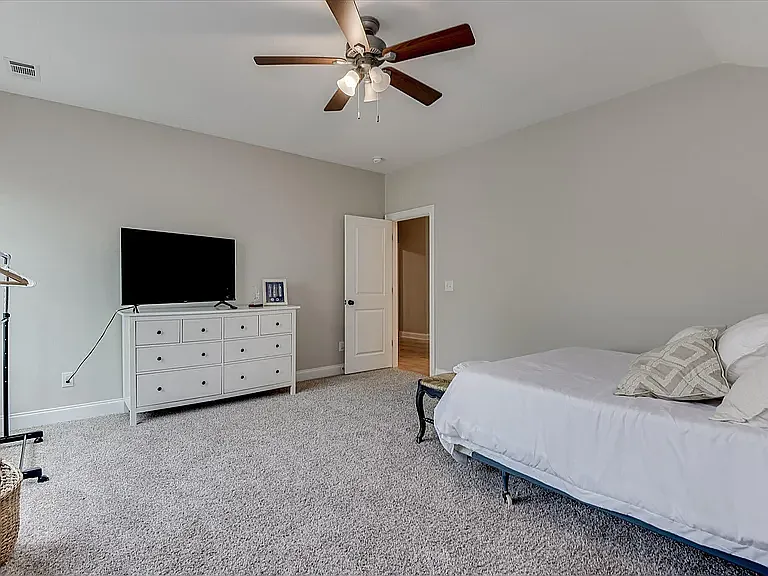 566 River Oaks Ln — Photo 13