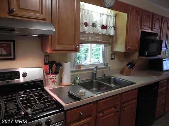 Double stainless sink & gas cooking