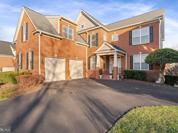 8705 Flowering Dogwood Ln, Lorton, VA 22079