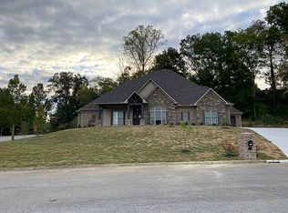 101 Downing Dr, Oak Ridge, TN 37830
