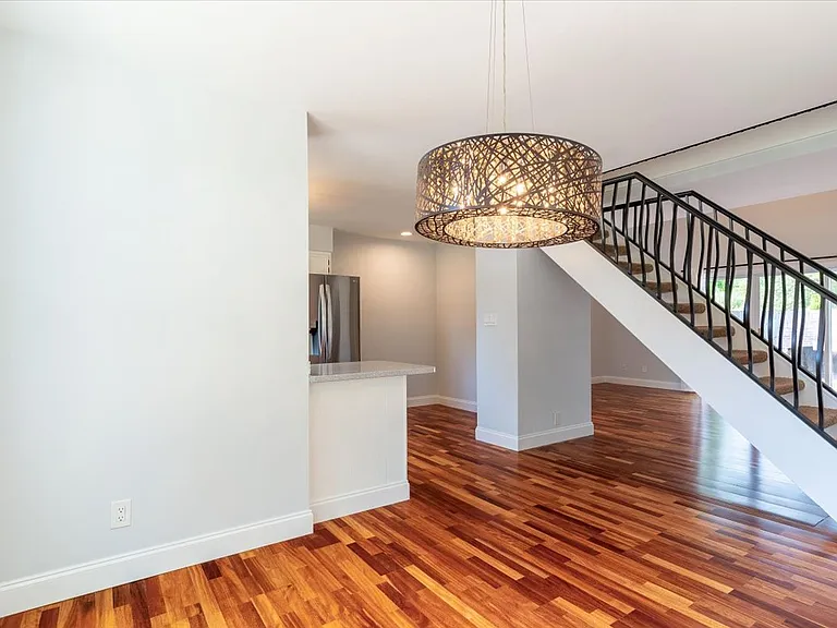 817 N Lakeside Dr — Photo 10