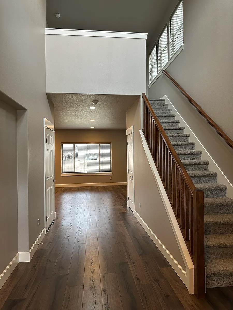 Building Photo - 21353 NE Evelyn Pl