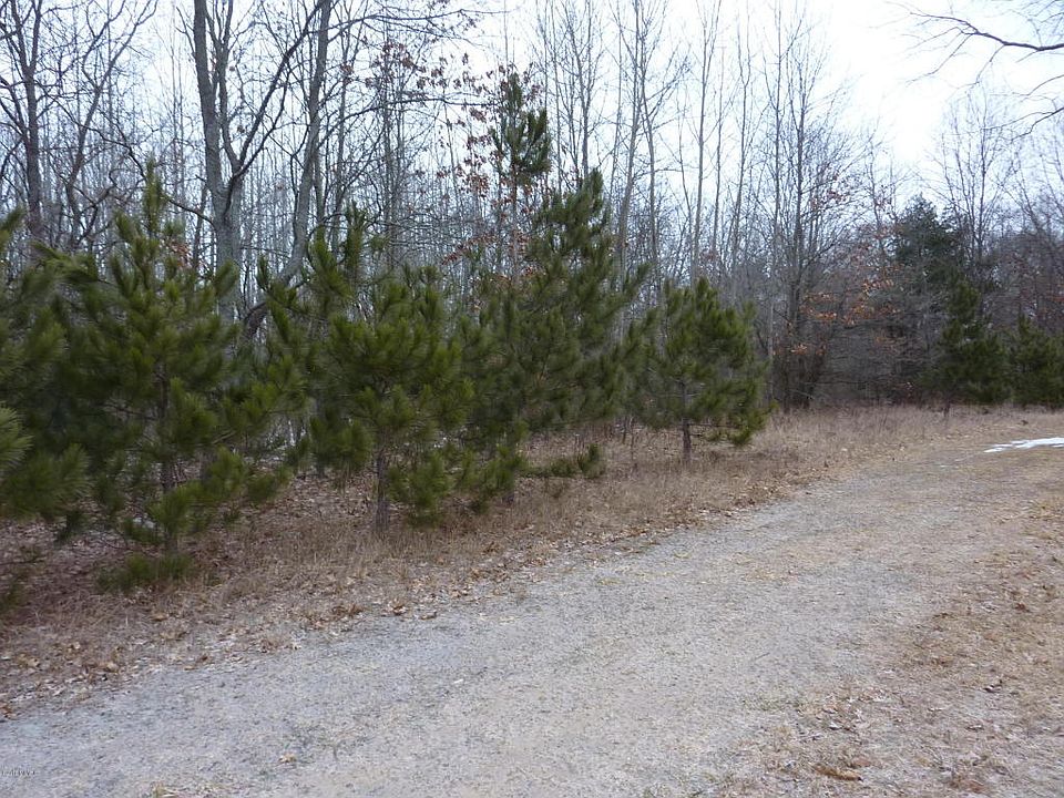 2nd image of 13970 Seventeen Mile Rd NE