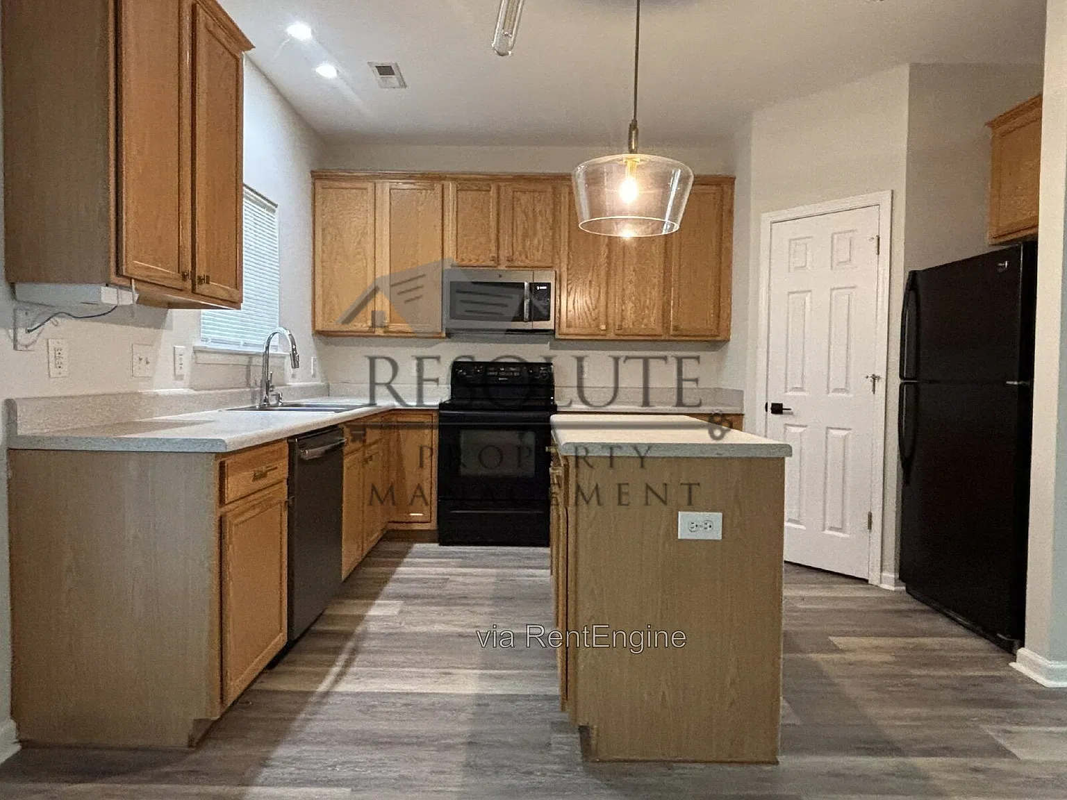 3 bed, 2.5 bath, 1471 sqft, $1,895 — Photo 3