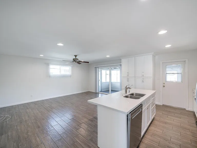 116 W Geneva Dr — Photo 10