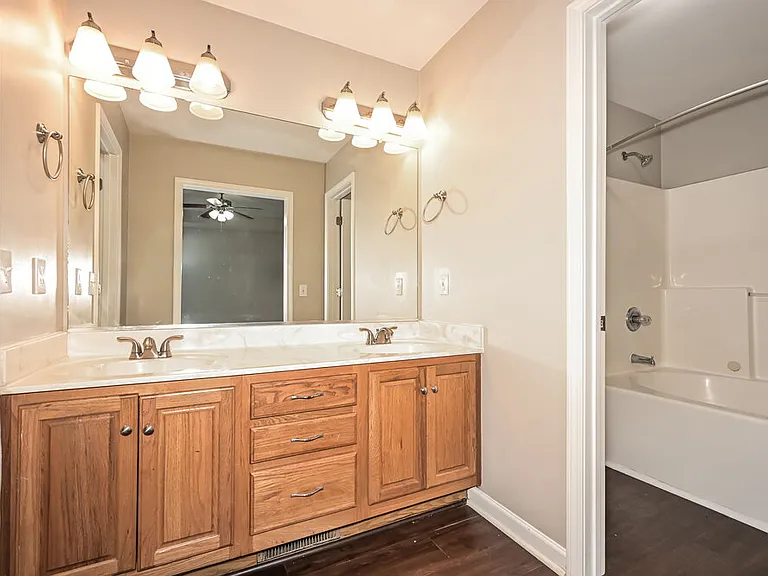 2619 Danbury Cir — Photo 12