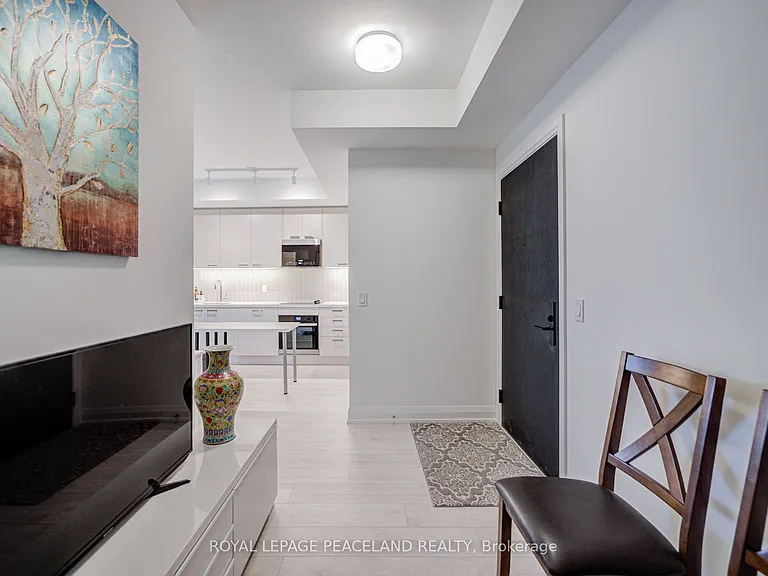 20 Soudan Ave #1809 — Photo 6