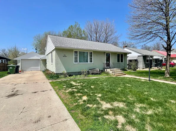 1017 Milton Ave, Worthington, MN 56187