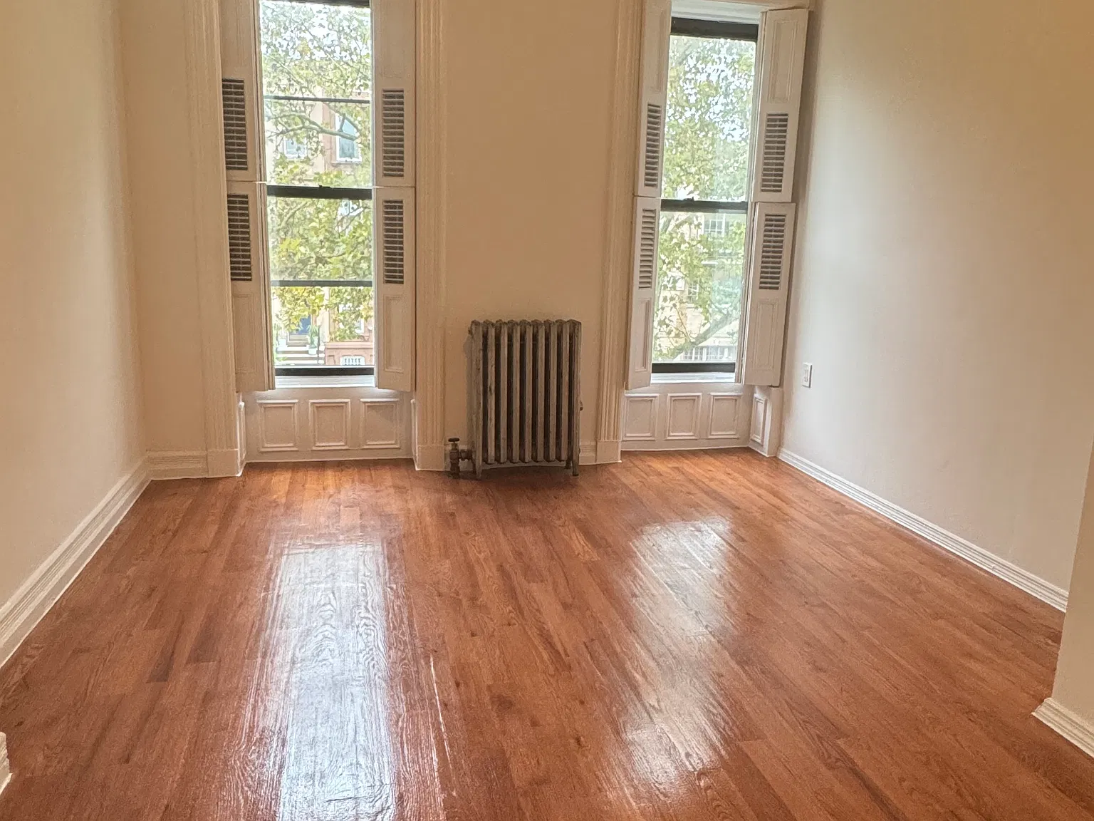 447 Willoughby Avenue — Photo 2