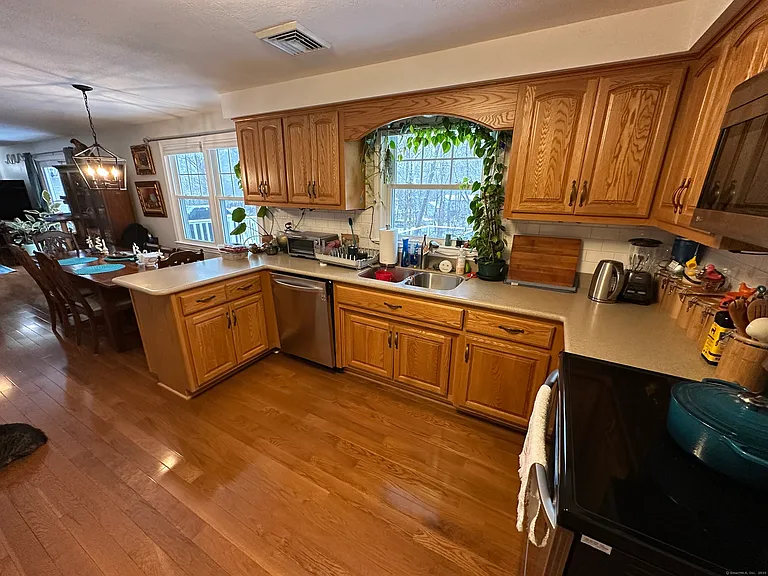 37 Partridge Hollow Rd — Photo 4