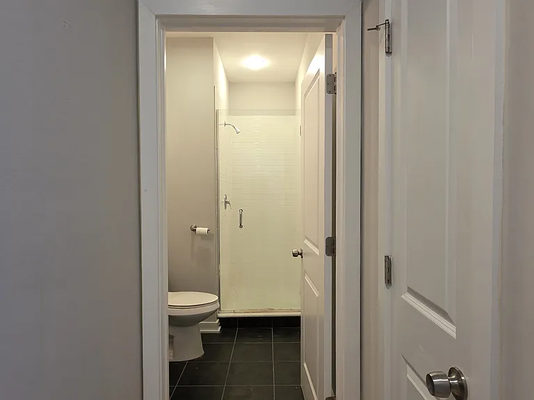 2006-08 Walnut St #13 — Photo 12