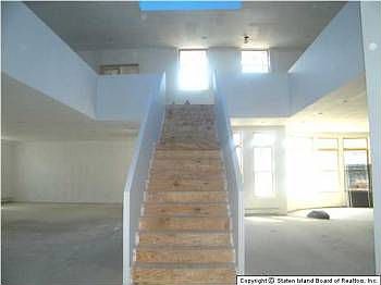 4th image of 238 Bedell Ave