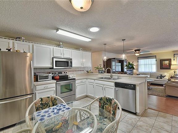4th image of 2622 Moncayo Ave