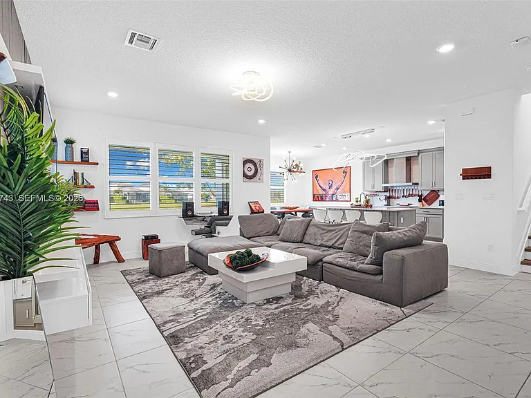 4091 Pelicano Way — Photo 3