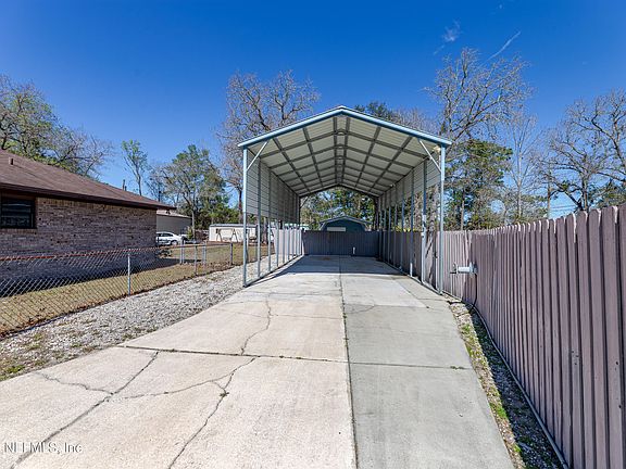 4th image of 8805 COUNTRY WOODS Court