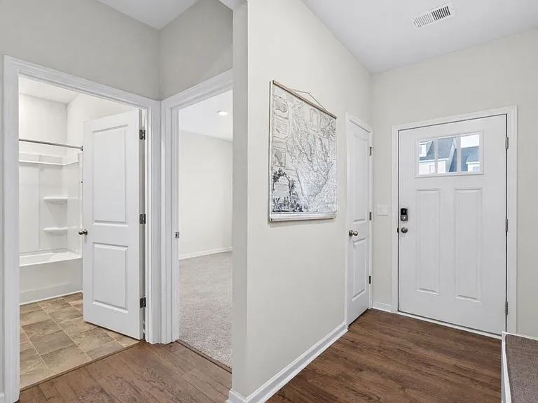 462 Fenwick Dr — Photo 5