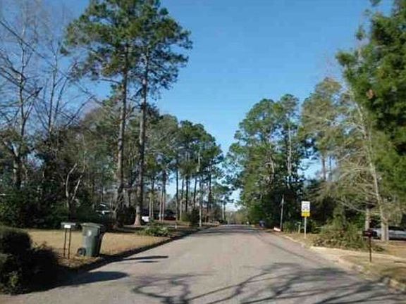 Exterior Neighborhood (street photo)