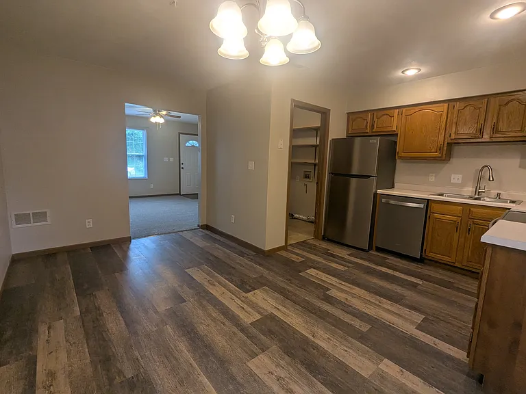 803 Plankway Dr — Photo 8
