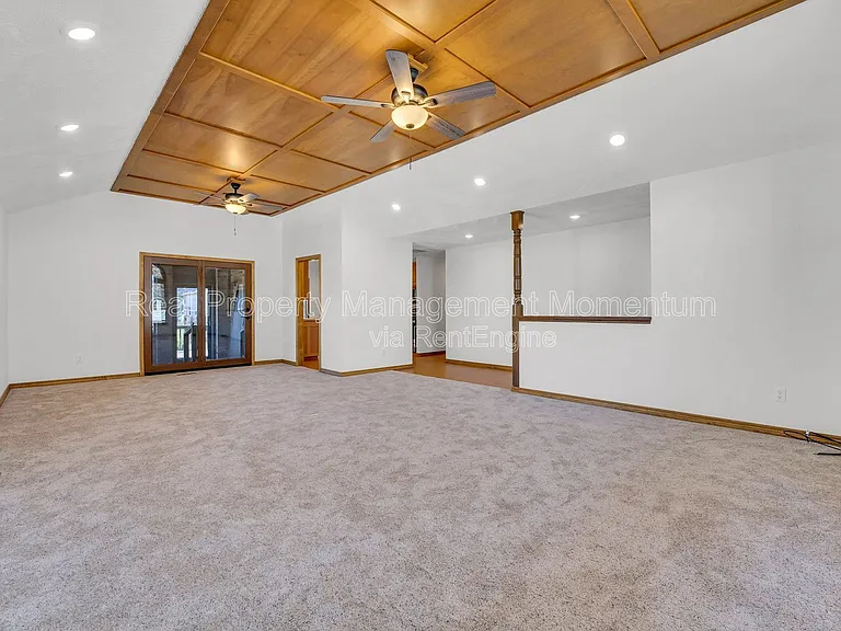 1868 S White Oak Ave — Photo 4