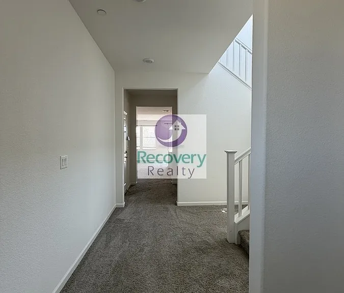 621 Tower Ct — Photo 29