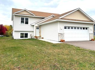 703 Lacie D Ln, Roberts, WI 54023