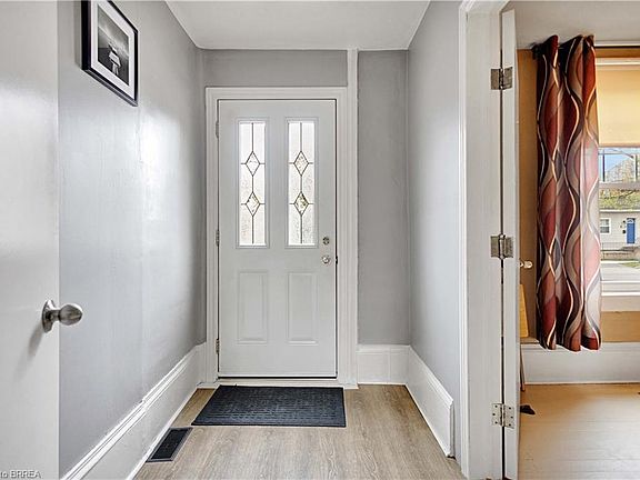 4th image of 303 Dalhousie St
