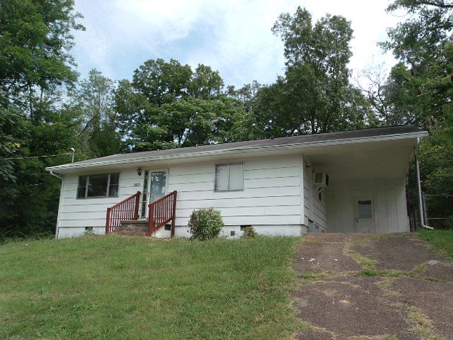 1st image of 3806 Underhill Ln