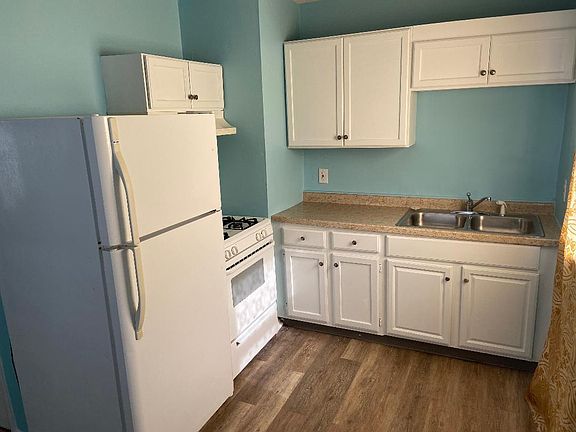 3rd image of 2692 Fern Ave